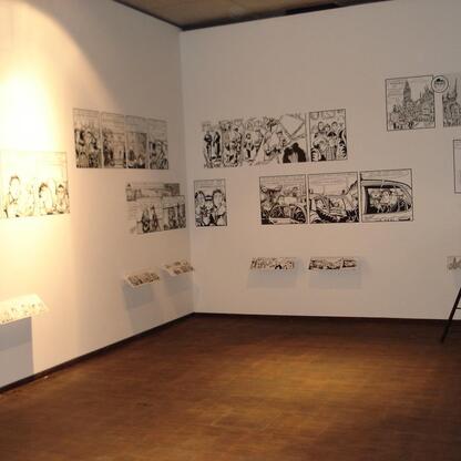 Galerie mit dunklem Boden Galerie mit dunklem Boden