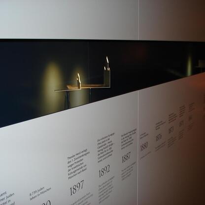 Galerie mit individuellen Halterungen Galerie mit individuellen Halterungen